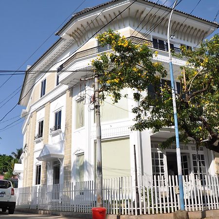 Daffodils Spice Court Hotel Kochi Екстериор снимка