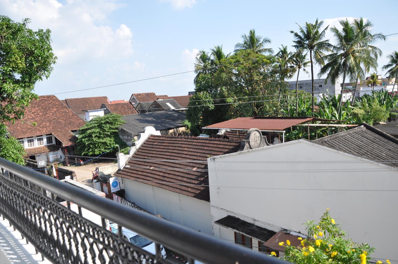 Daffodils Spice Court Hotel Kochi Екстериор снимка
