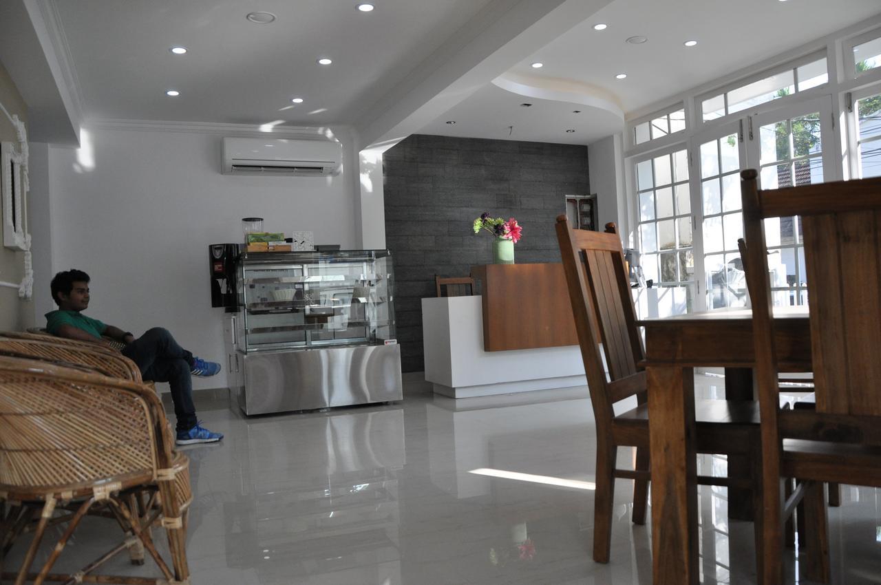 Daffodils Spice Court Hotel Kochi Екстериор снимка