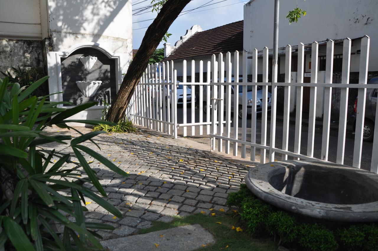 Daffodils Spice Court Hotel Kochi Екстериор снимка