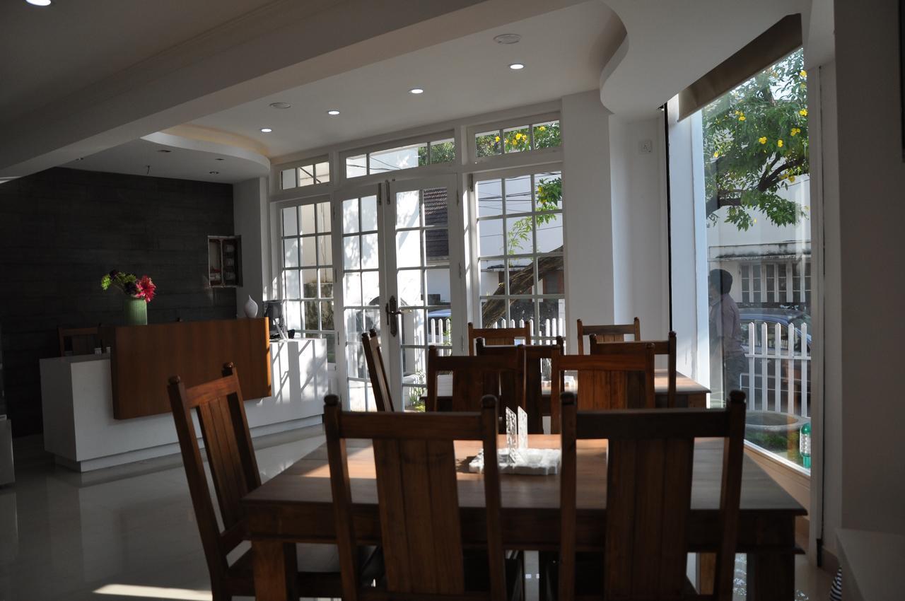 Daffodils Spice Court Hotel Kochi Екстериор снимка