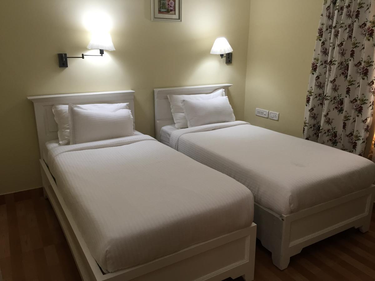 Daffodils Spice Court Hotel Kochi Екстериор снимка
