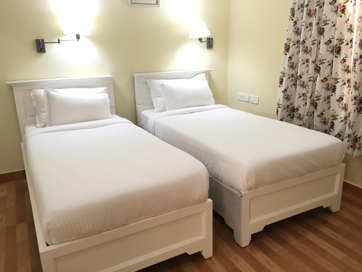 Daffodils Spice Court Hotel Kochi Екстериор снимка