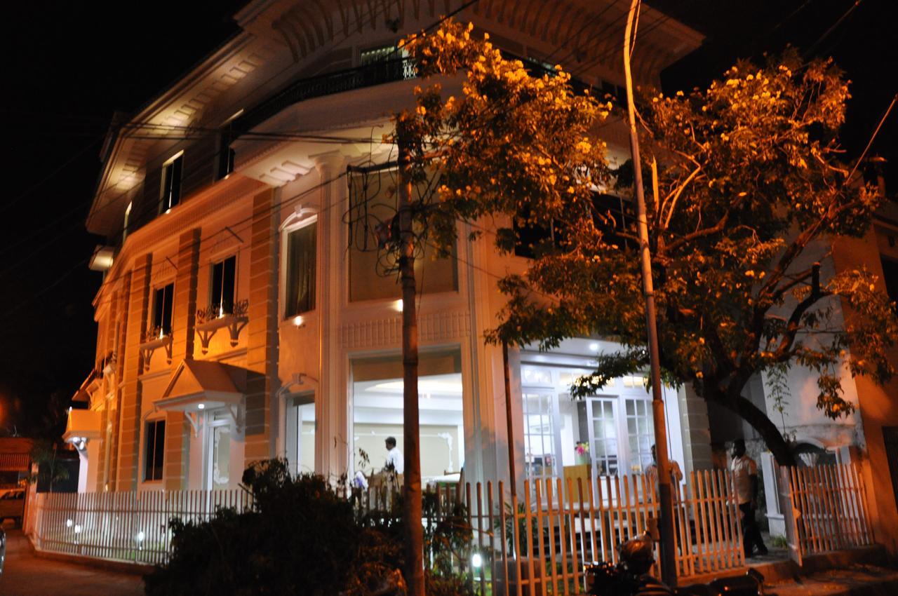 Daffodils Spice Court Hotel Kochi Екстериор снимка