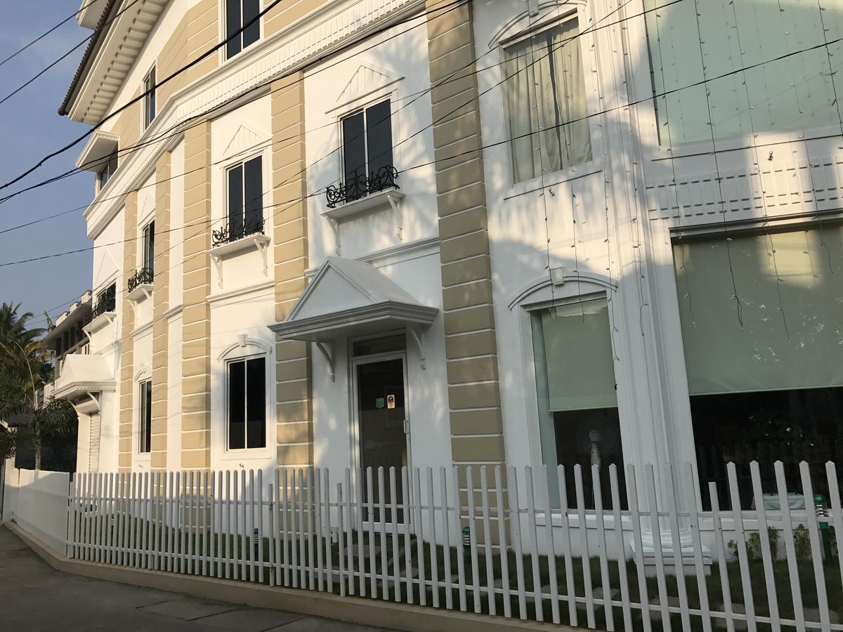 Daffodils Spice Court Hotel Kochi Екстериор снимка