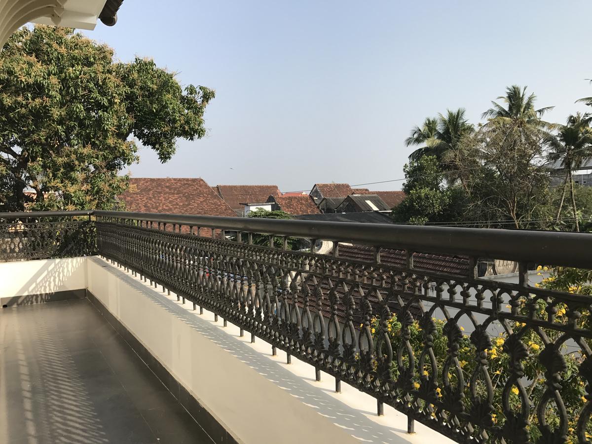 Daffodils Spice Court Hotel Kochi Екстериор снимка