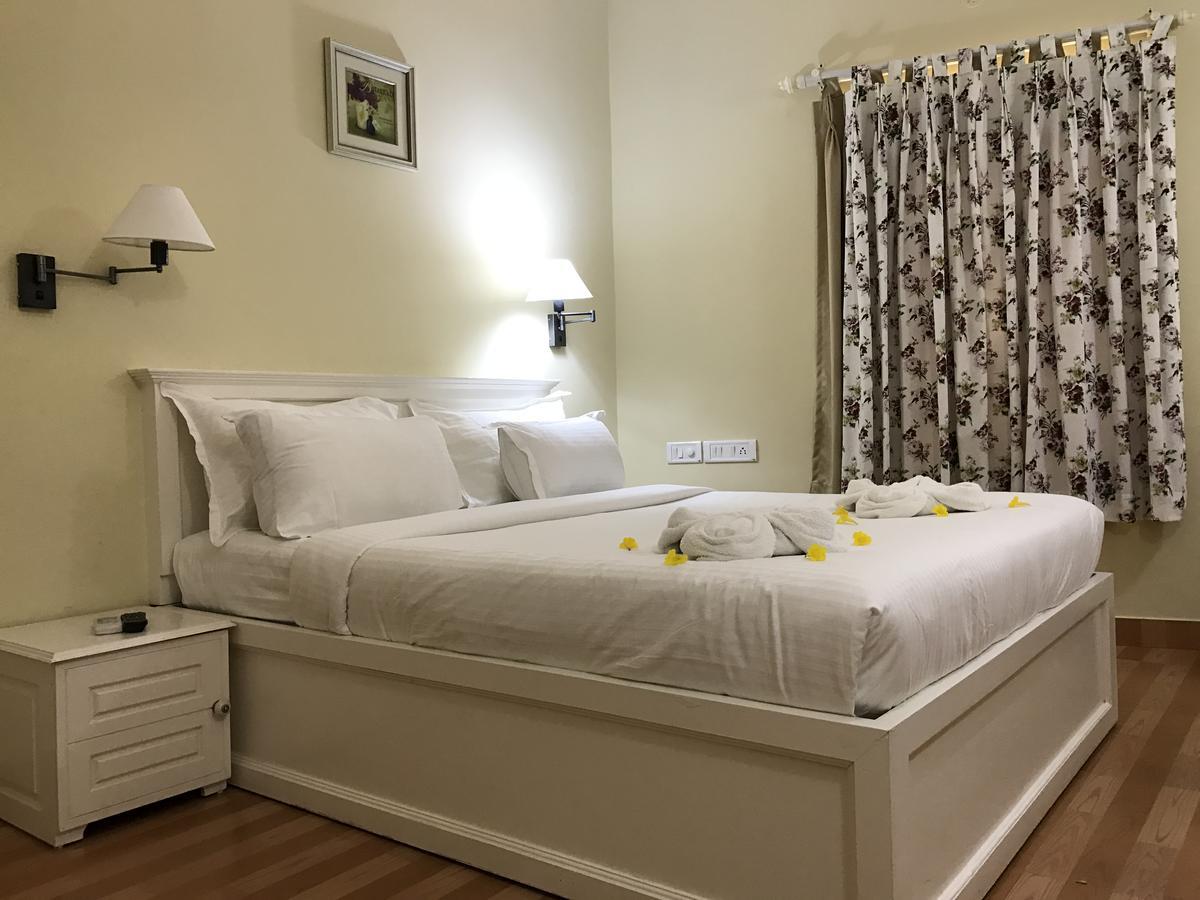 Daffodils Spice Court Hotel Kochi Екстериор снимка