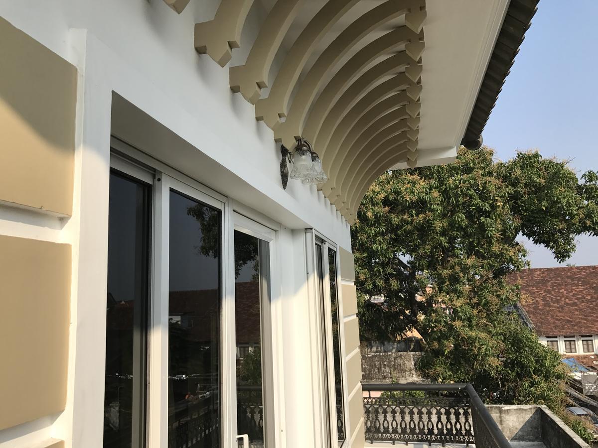 Daffodils Spice Court Hotel Kochi Екстериор снимка