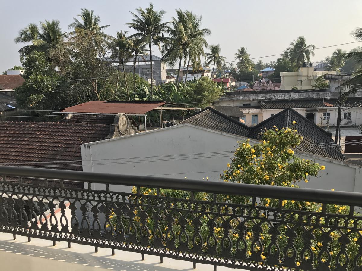Daffodils Spice Court Hotel Kochi Екстериор снимка
