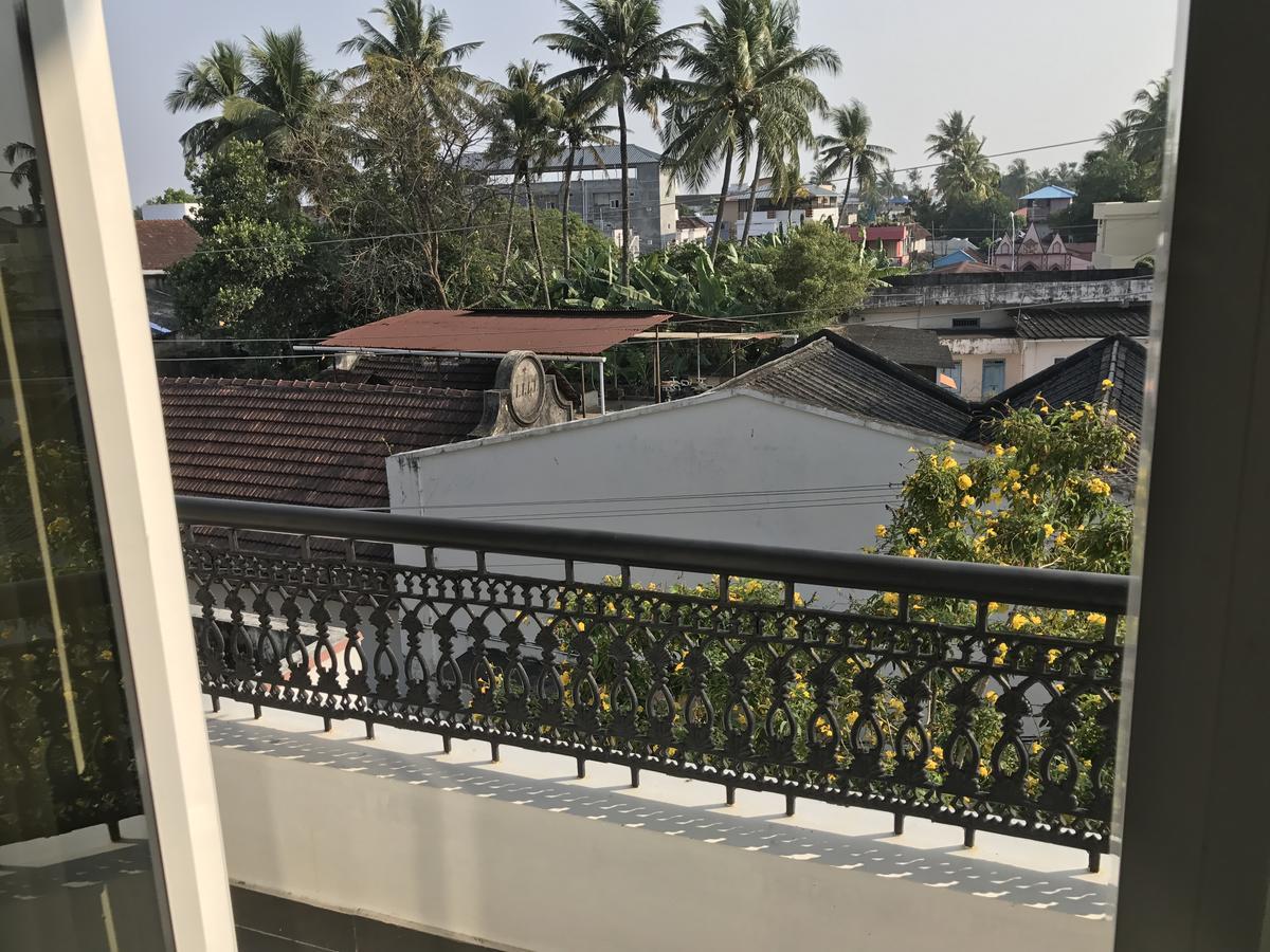 Daffodils Spice Court Hotel Kochi Екстериор снимка
