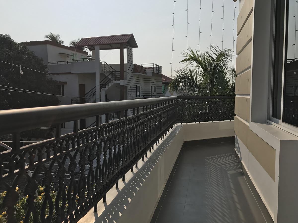 Daffodils Spice Court Hotel Kochi Екстериор снимка