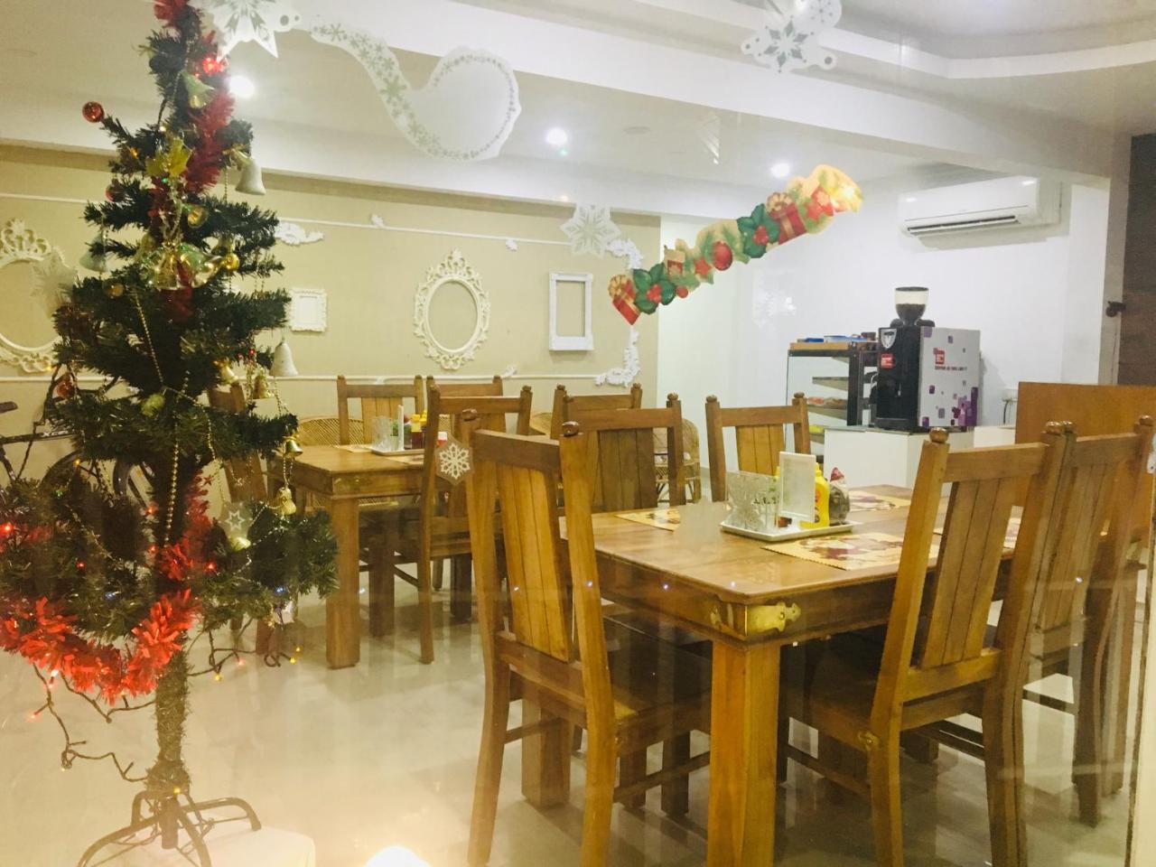 Daffodils Spice Court Hotel Kochi Екстериор снимка