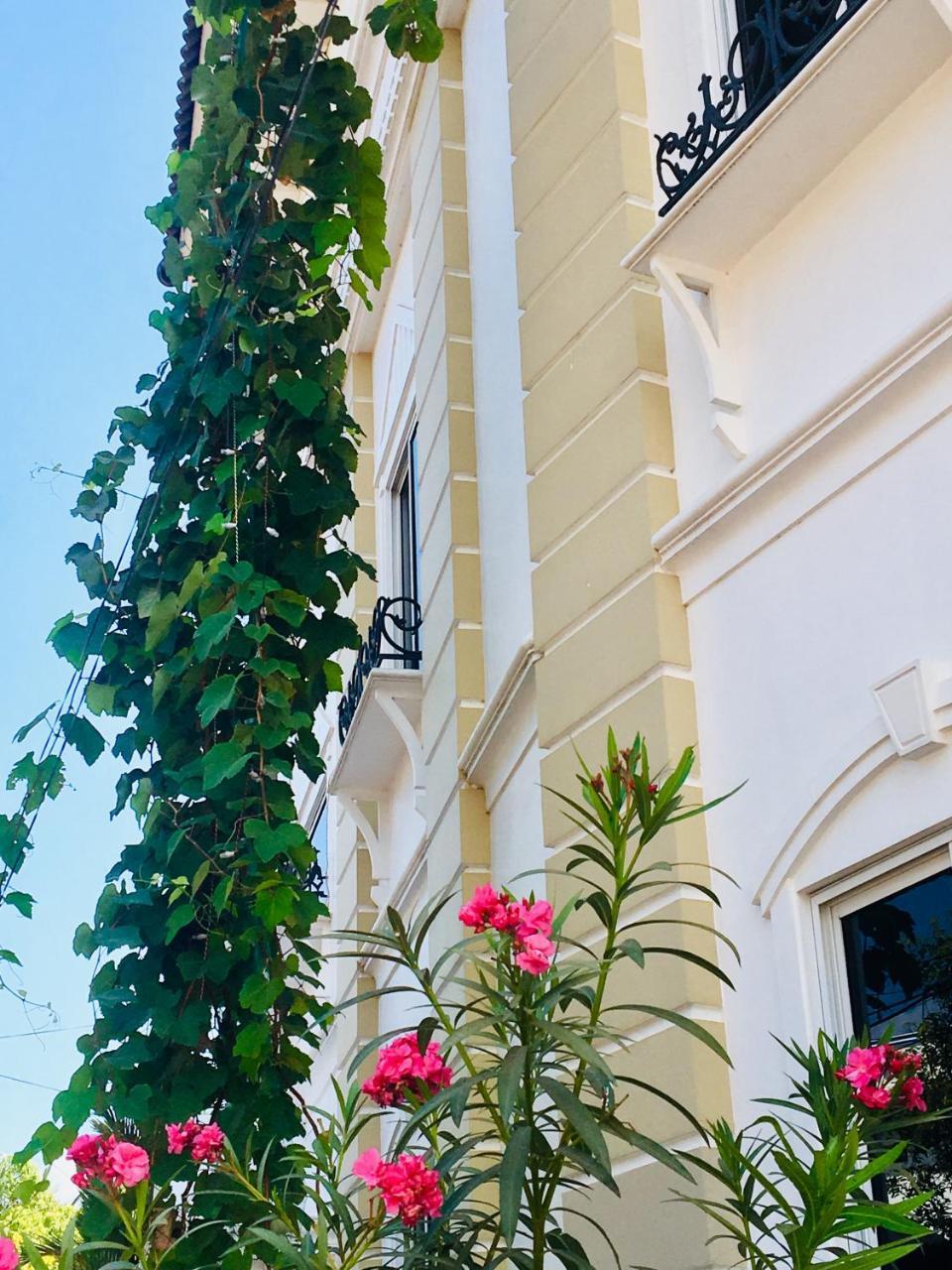 Daffodils Spice Court Hotel Kochi Екстериор снимка