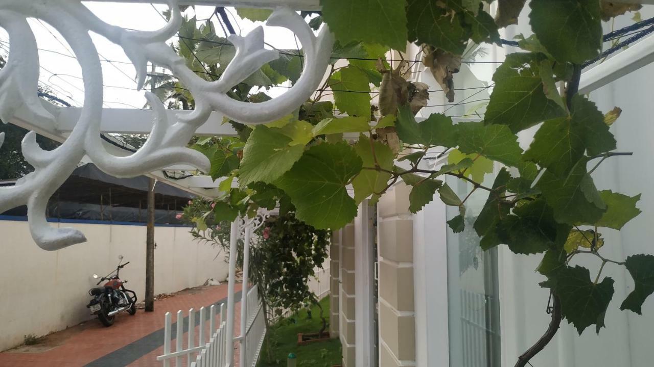 Daffodils Spice Court Hotel Kochi Екстериор снимка